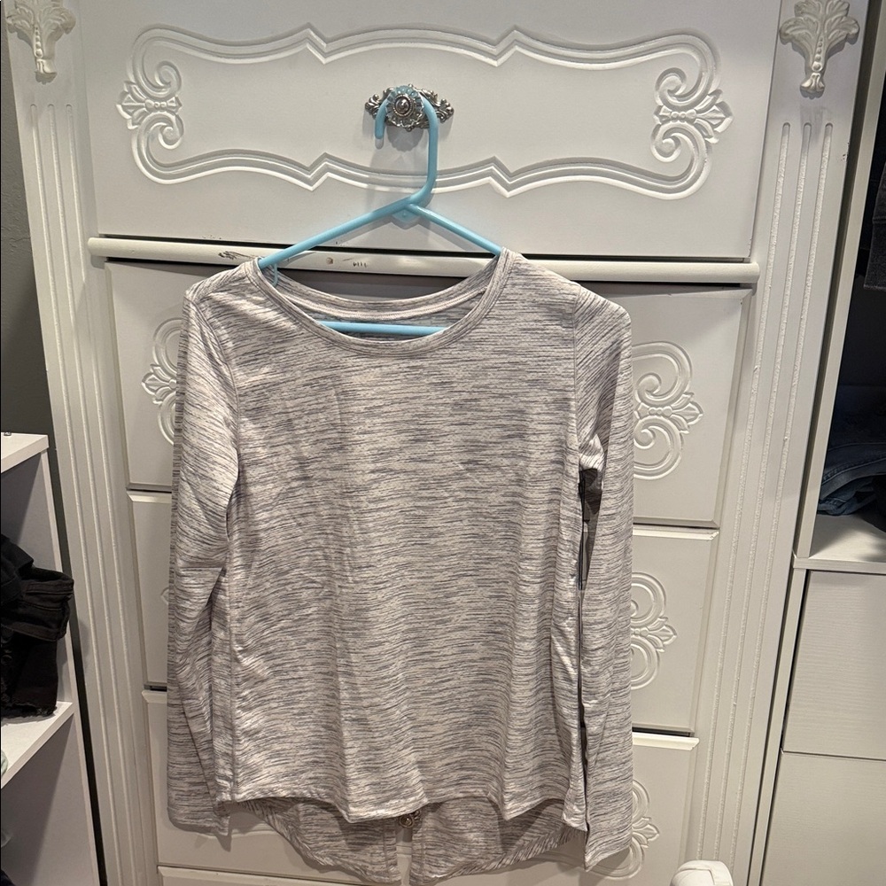 Zyia active Gray Long Sleeve Women's Top nwt.